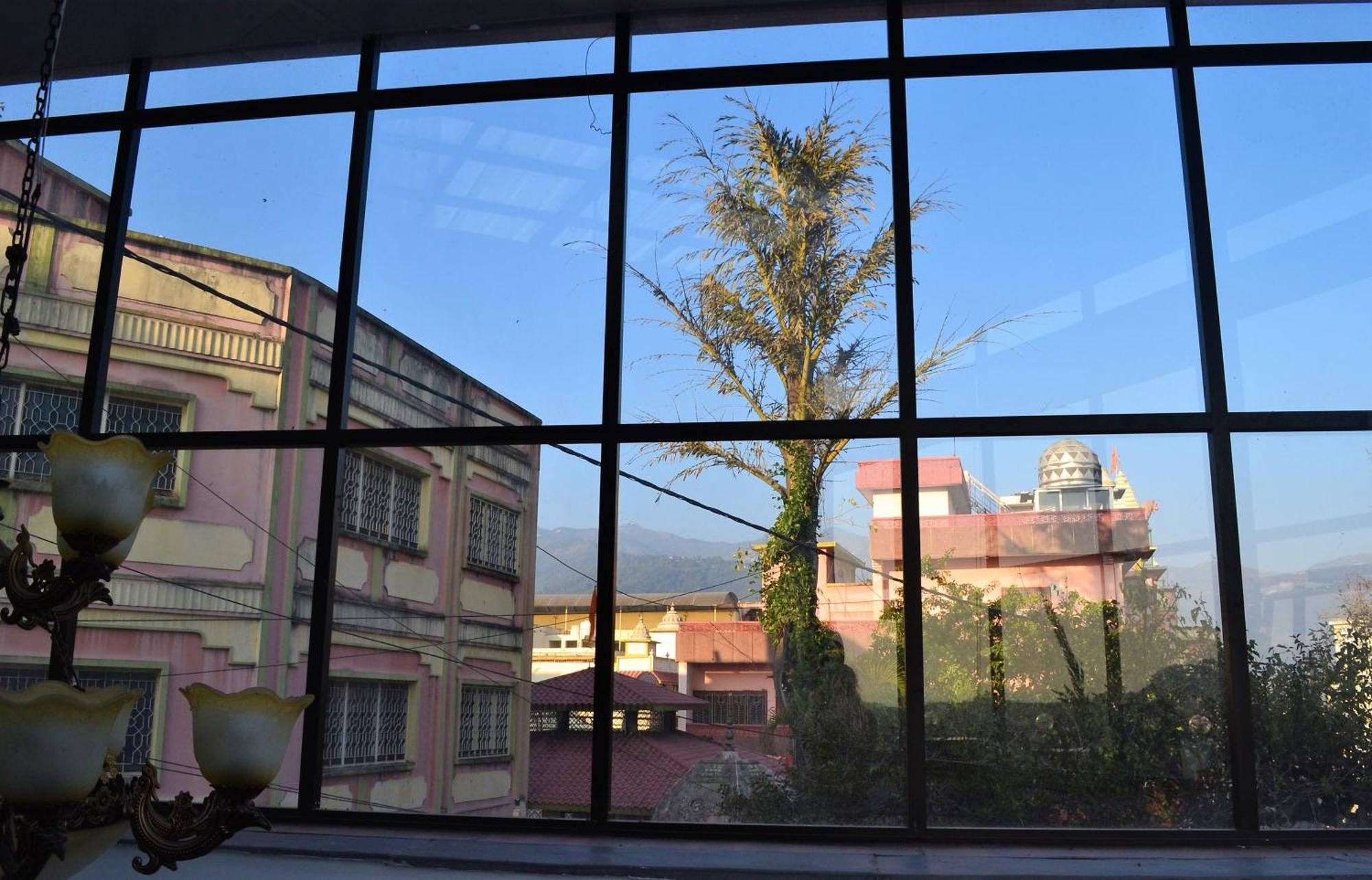 Meeram Ganga, A Heritage Stay By The Ganges At Triveni Ghat ริชิเคช ภายนอก รูปภาพ
