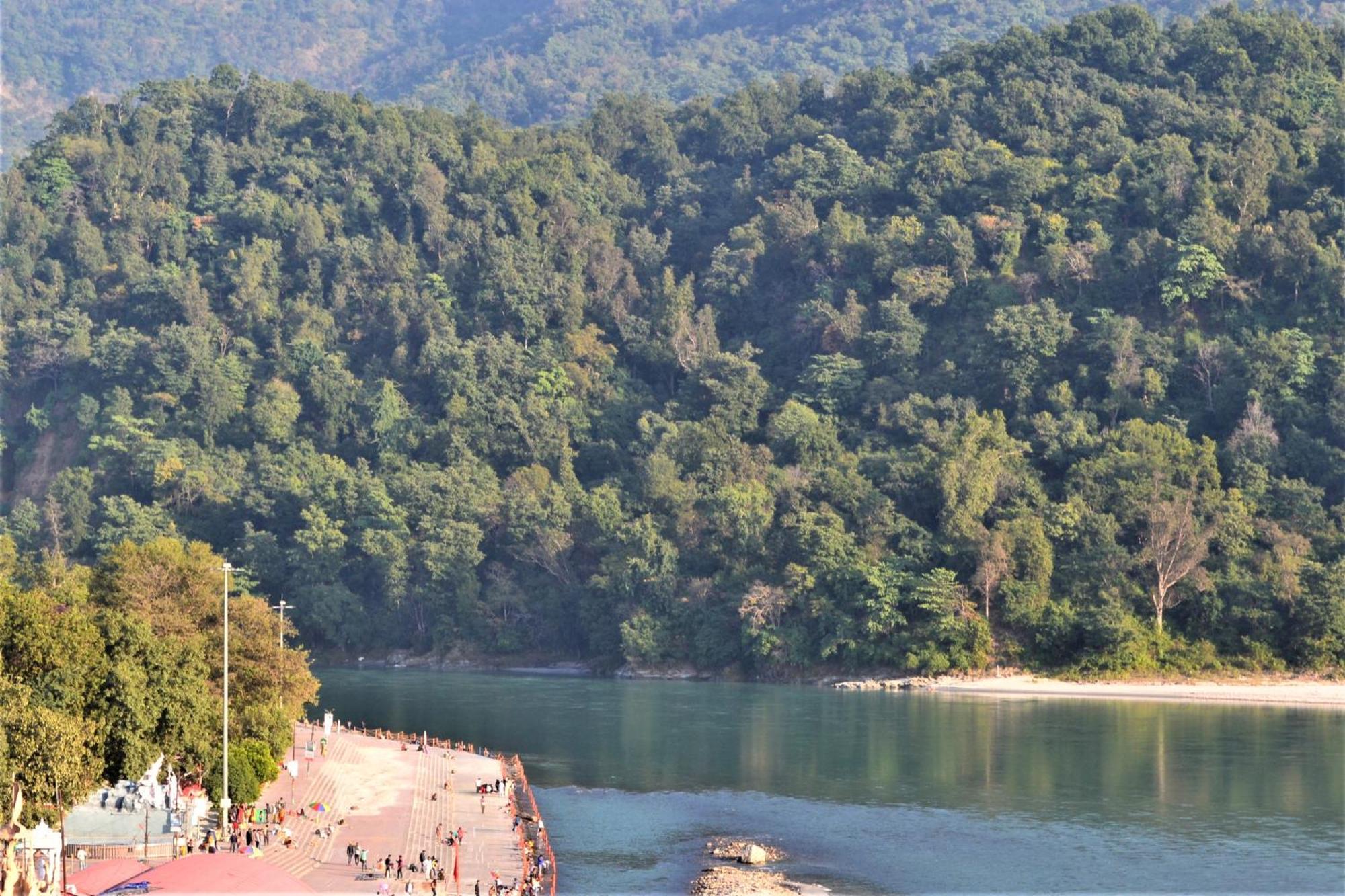 Meeram Ganga, A Heritage Stay By The Ganges At Triveni Ghat ริชิเคช ภายนอก รูปภาพ