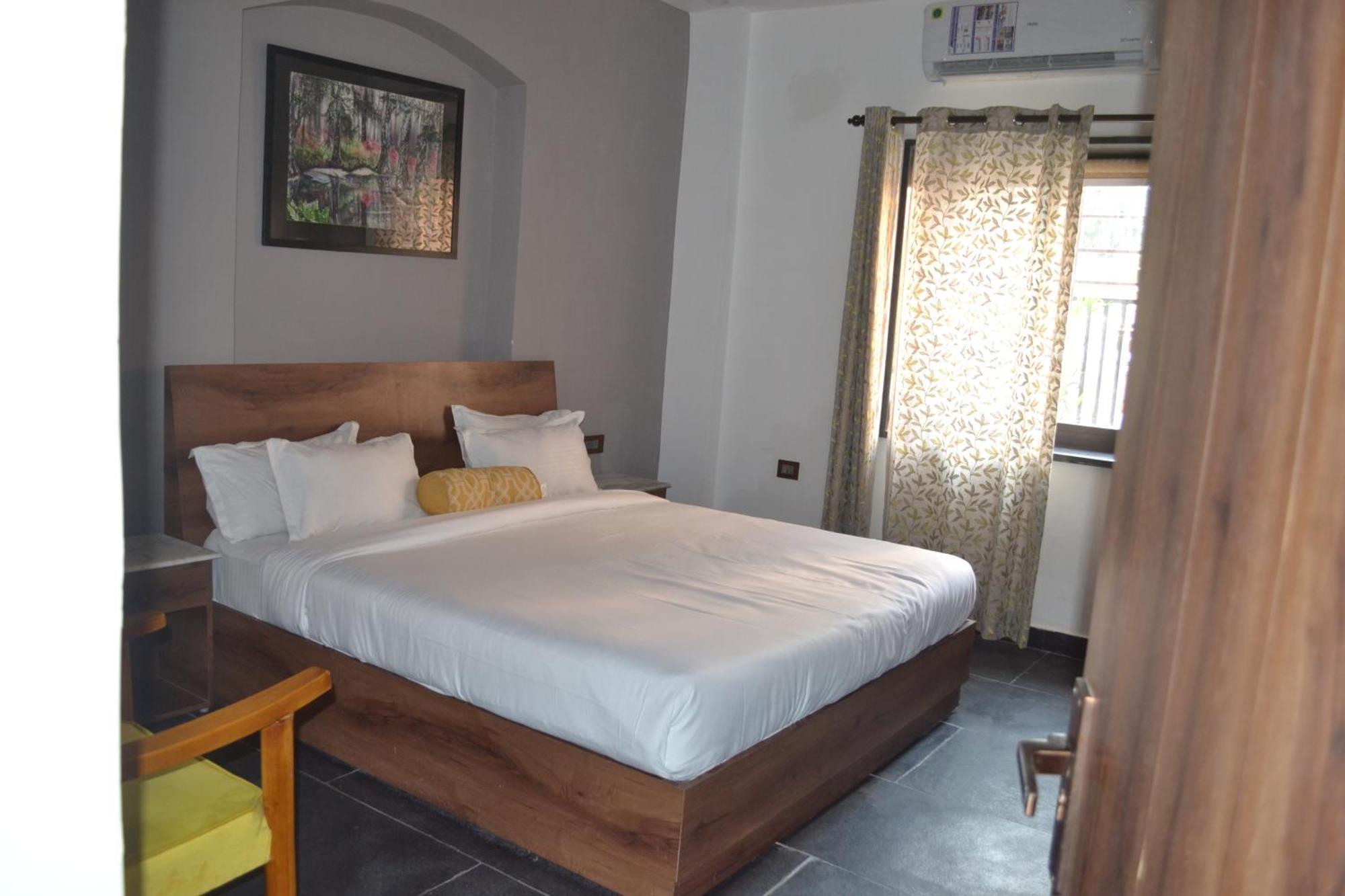 Meeram Ganga, A Heritage Stay By The Ganges At Triveni Ghat ริชิเคช ภายนอก รูปภาพ