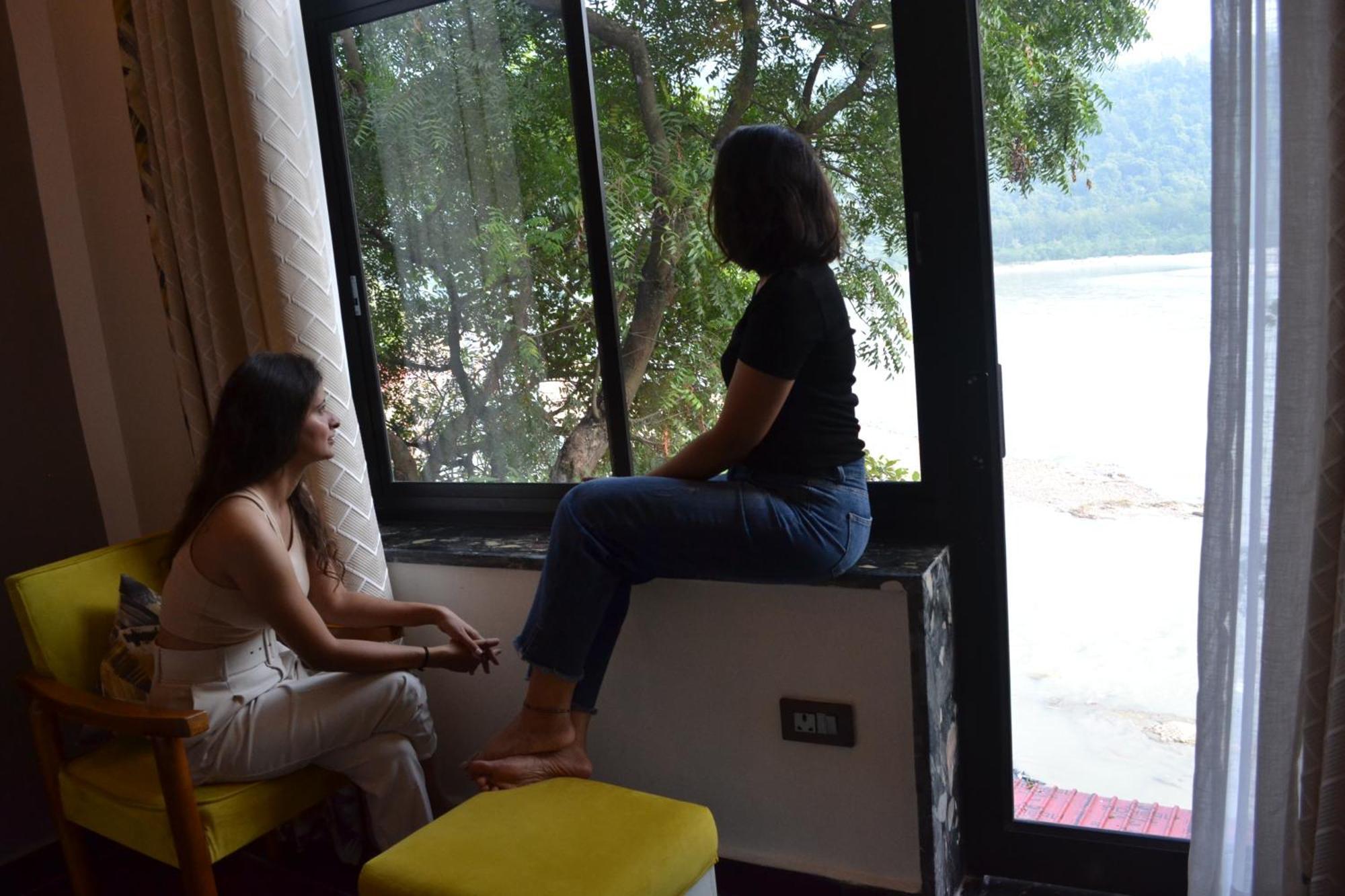 Meeram Ganga, A Heritage Stay By The Ganges At Triveni Ghat ริชิเคช ภายนอก รูปภาพ