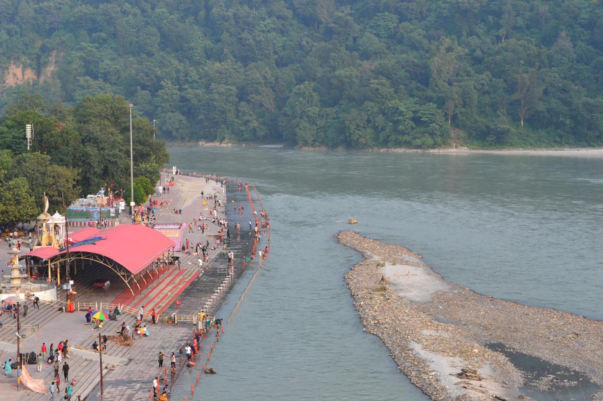 Meeram Ganga, A Heritage Stay By The Ganges At Triveni Ghat ริชิเคช ภายนอก รูปภาพ