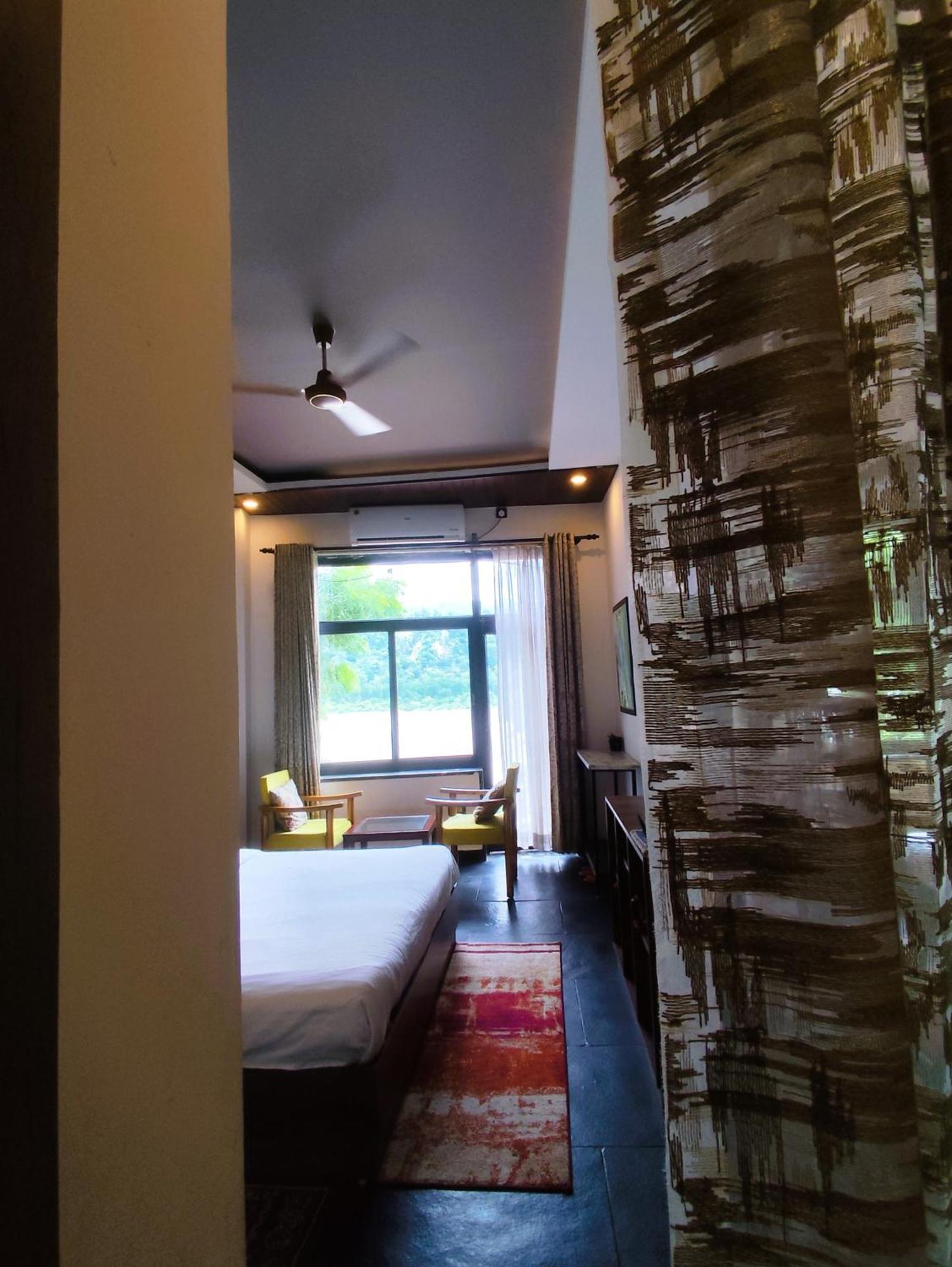 Meeram Ganga, A Heritage Stay By The Ganges At Triveni Ghat ริชิเคช ภายนอก รูปภาพ