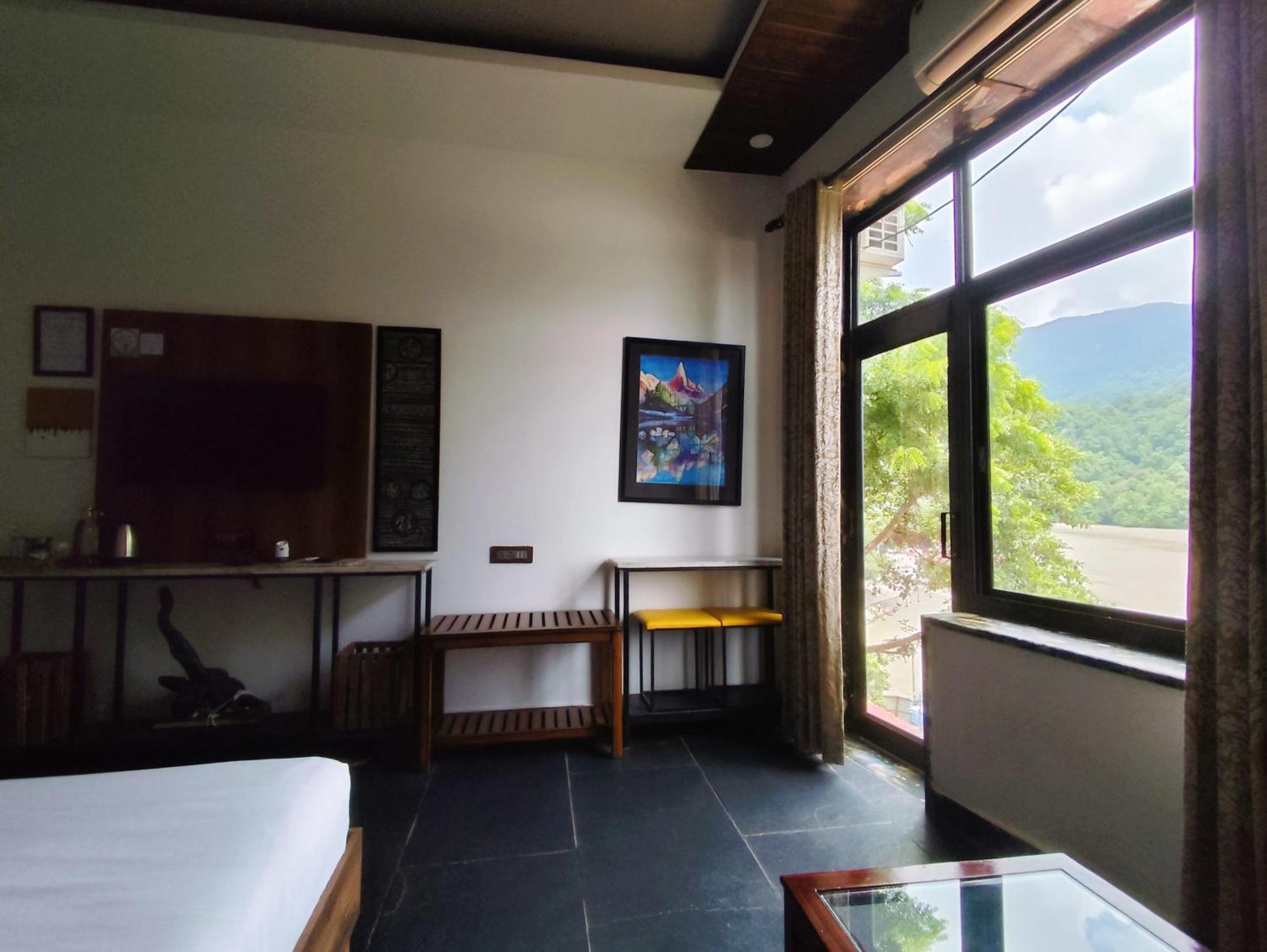 Meeram Ganga, A Heritage Stay By The Ganges At Triveni Ghat ริชิเคช ภายนอก รูปภาพ