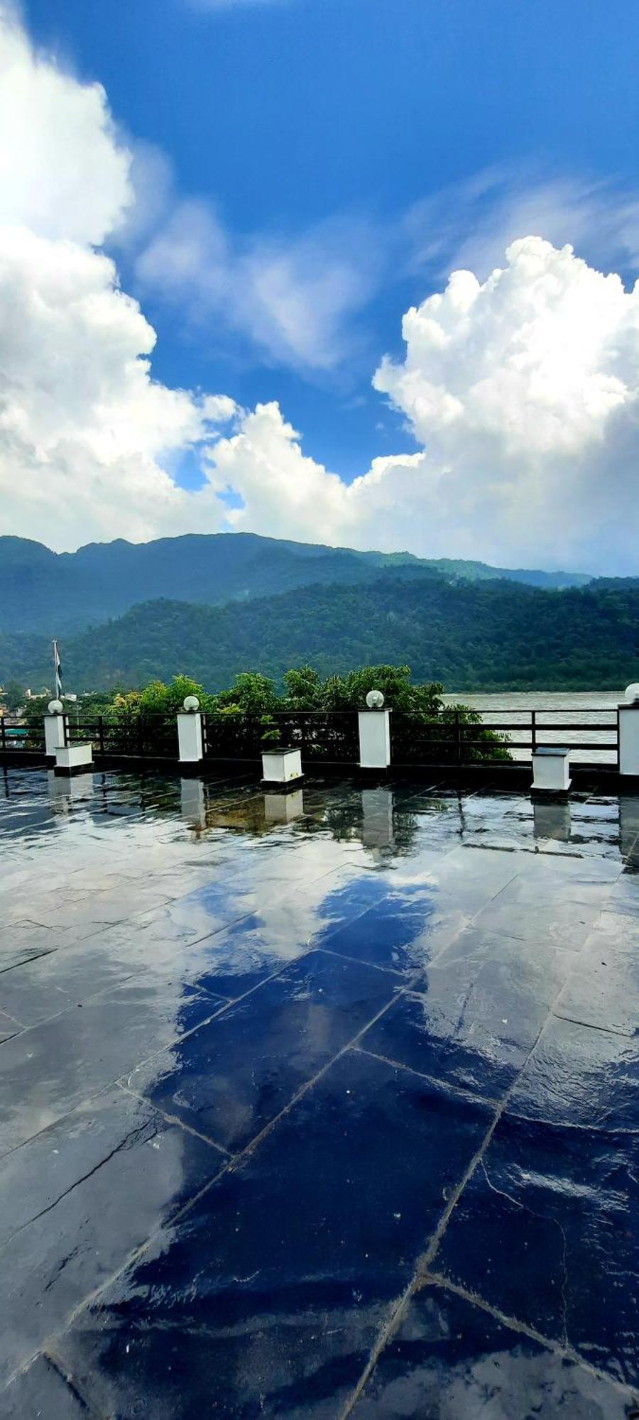Meeram Ganga, A Heritage Stay By The Ganges At Triveni Ghat ริชิเคช ภายนอก รูปภาพ